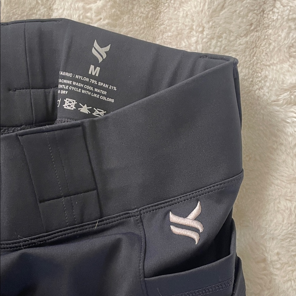 Black Range Leggings . - Picture 3 of 3